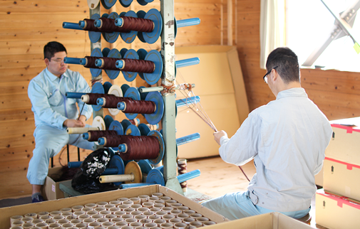 糸の巻取り作業