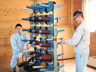 糸の巻取り作業